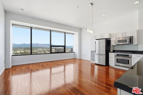 Photo of 1100 Wilshire Boulevard #2805, Los Angeles, CA 90017 (MLS # 26639859)