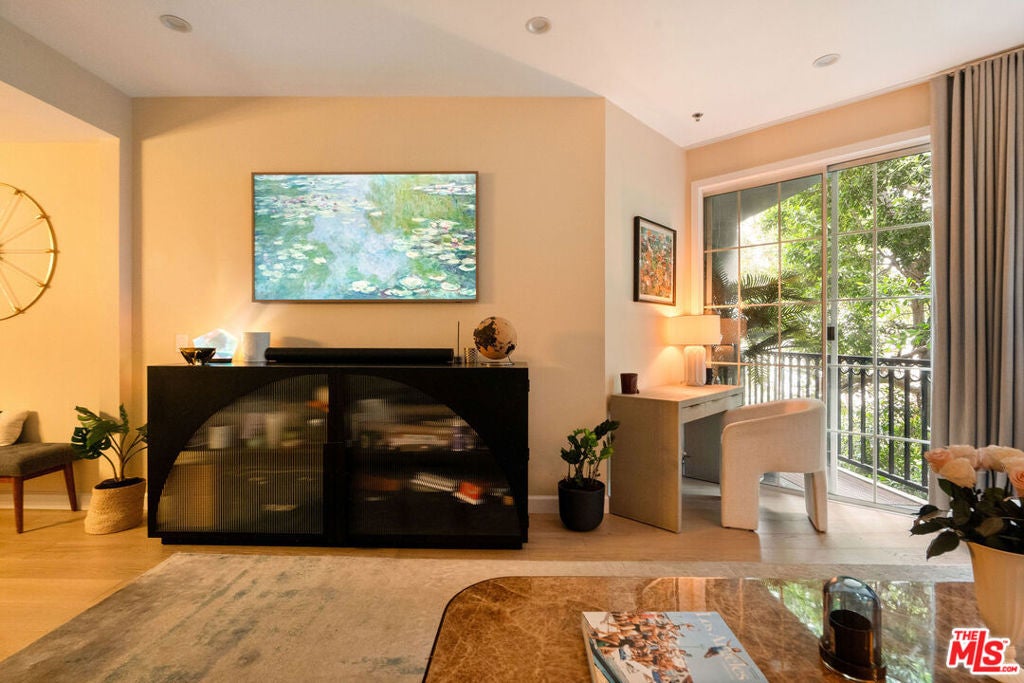585 N Rossmore Avenue 407, Los Angeles CA 90004