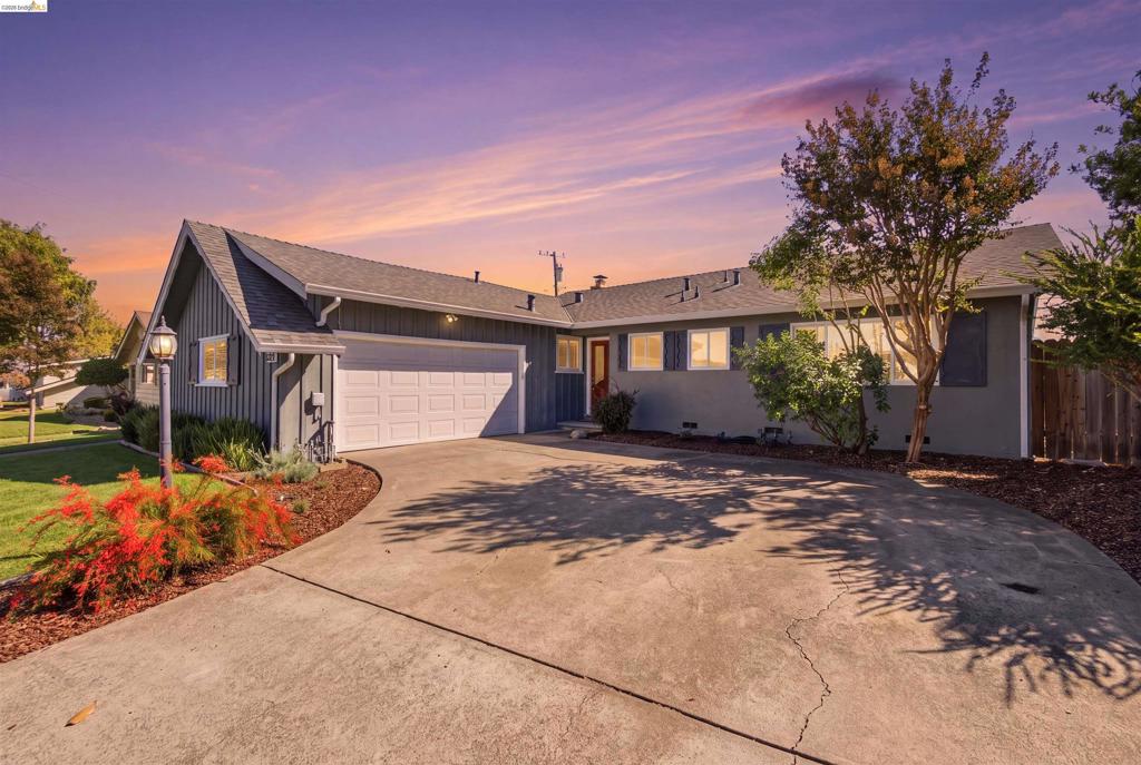 525 Cottonwood Dr