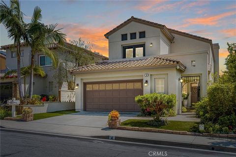 Photo of 4 Santa Rita, Lake Forest, CA 92610 (MLS # OC26137642)