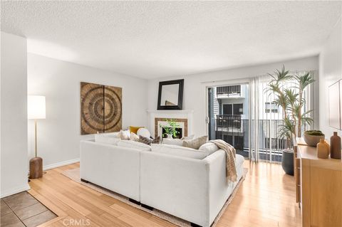 Photo of 1919 E Beverly WAY #205, Long Beach, CA 90802 (MLS # DW26099306)