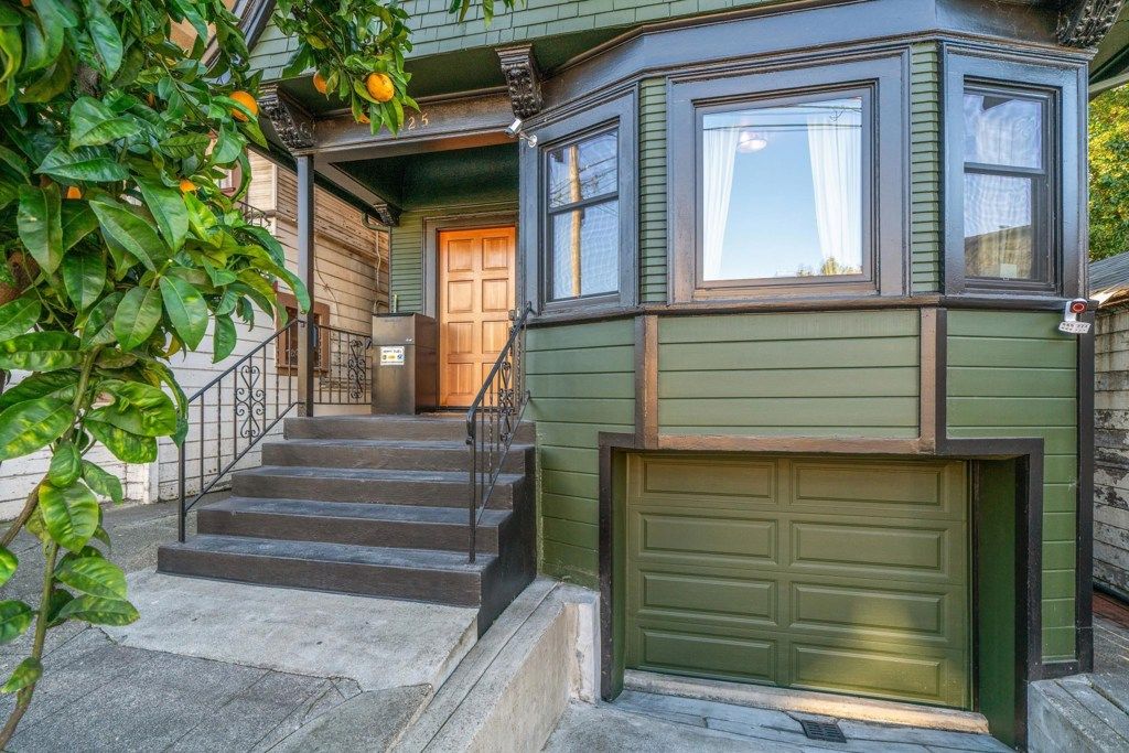 Photo of 925 E 19Th St, Oakland, CA 94606 (MLS # 41121059)