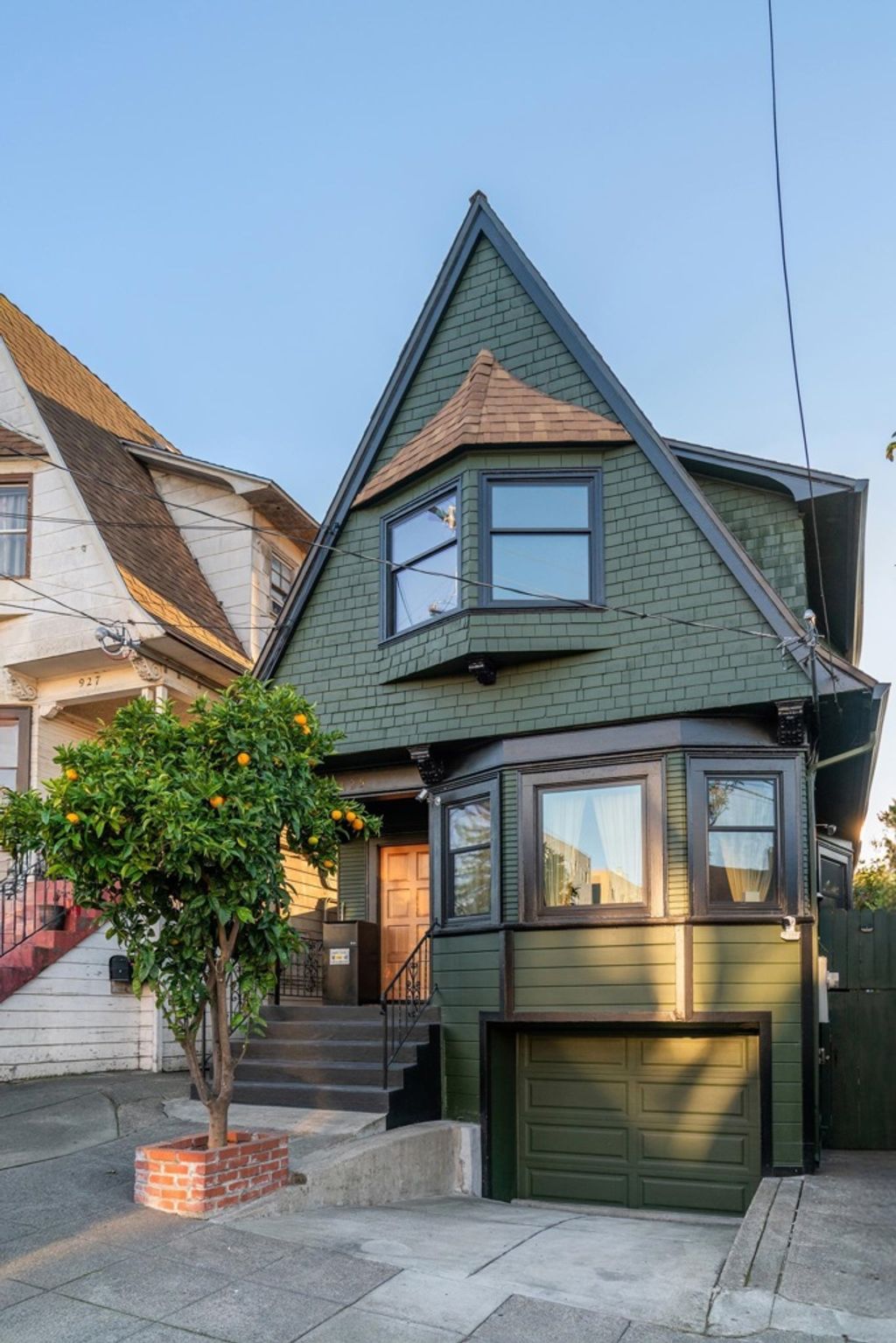 Photo of 925 E 19Th St, Oakland, CA 94606 (MLS # 41121059)