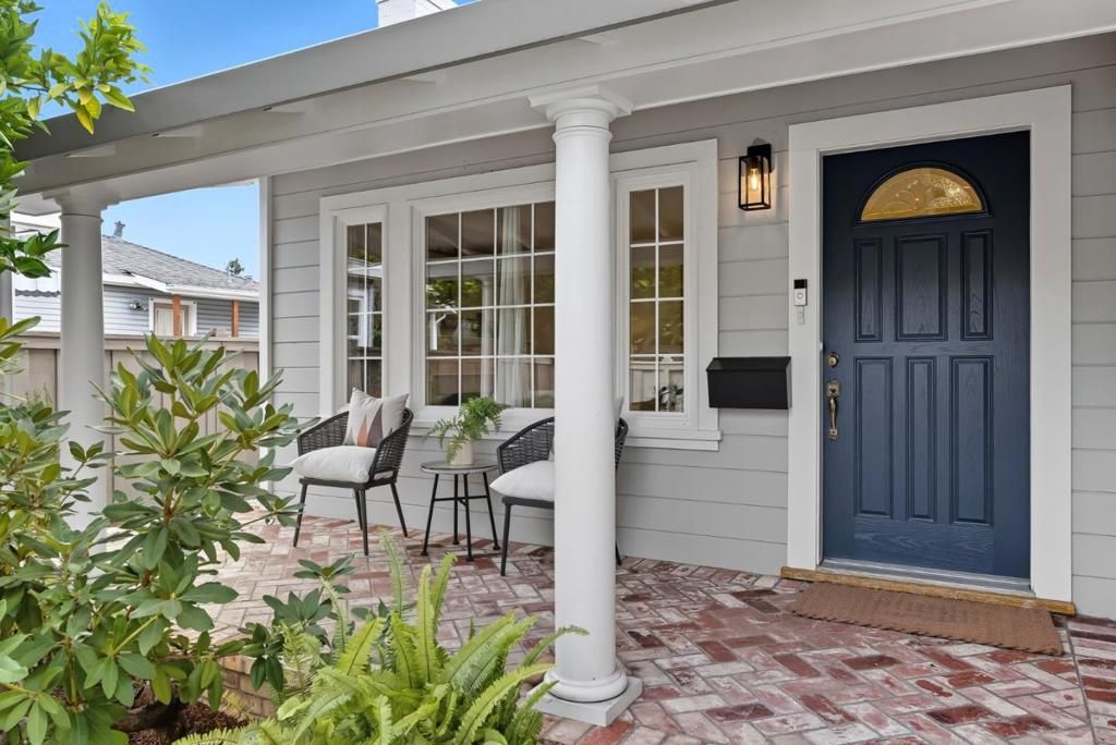 Photo of 334 Hillview Avenue, Redwood City, CA 94062 (MLS # ML82023636)