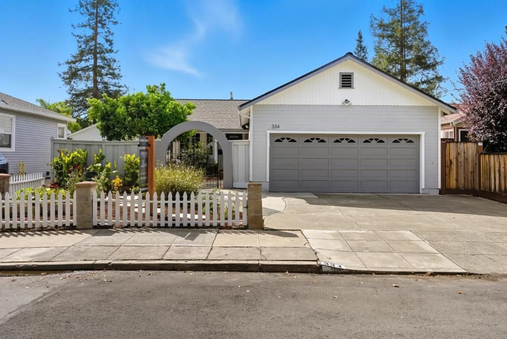 Photo of 334 Hillview Avenue, Redwood City, CA 94062 (MLS # ML82023636)