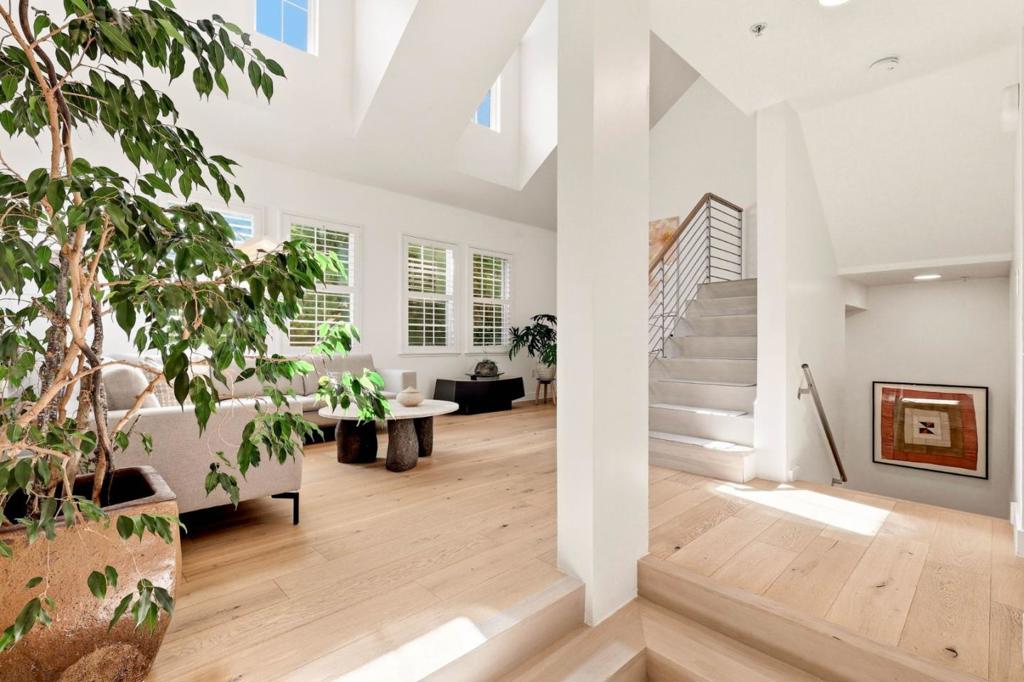 24 Creekside Lane