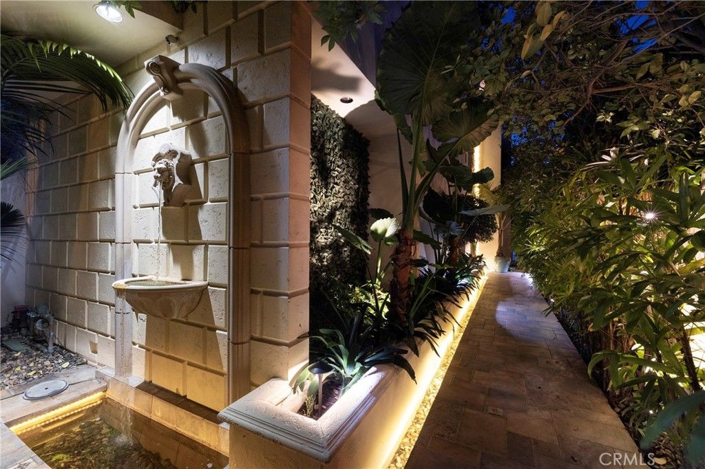 Photo of 16631 Carousel Ln, Huntington Beach, CA 92649 (MLS # OC26035401)