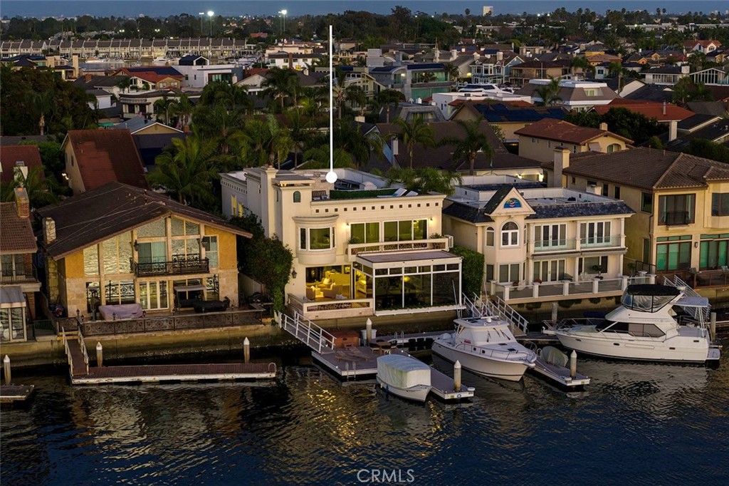 Photo of 16631 Carousel Ln, Huntington Beach, CA 92649 (MLS # OC26035401)