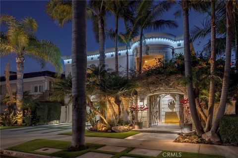 Photo of 16631 Carousel Ln, Huntington Beach, CA 92649 (MLS # OC26035401)