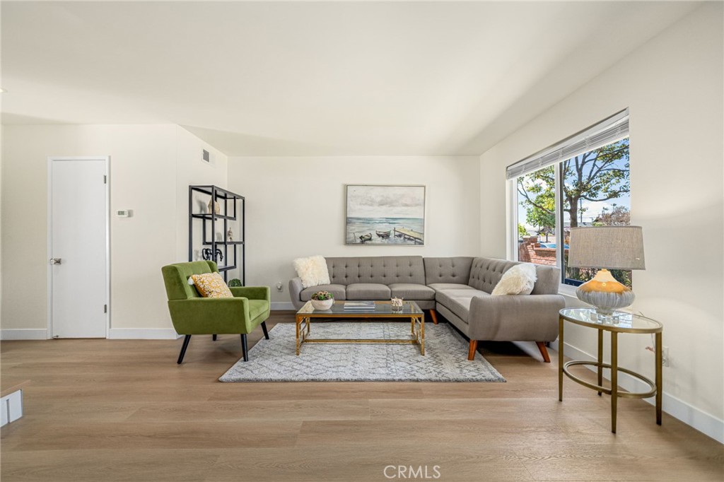 3342 Bradbury