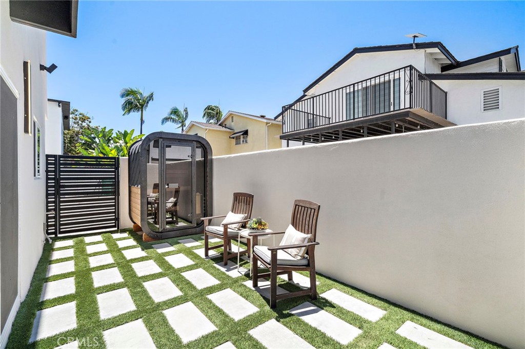 339 La Verne