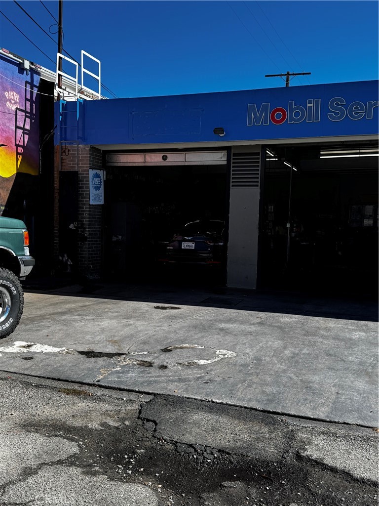 6301 Santa Monica Blvd
