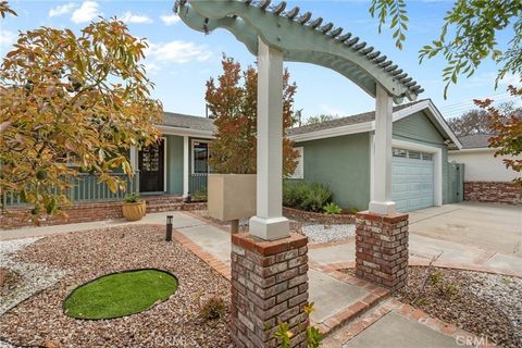 Photo of 6911 E 10th St, Long Beach, CA 90815 (MLS # IV26025425)