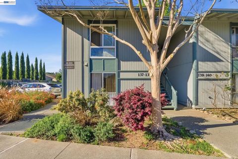 Photo of 1036 Oak Grove Rd Rd #137, Concord, CA 94518 (MLS # 41130120)