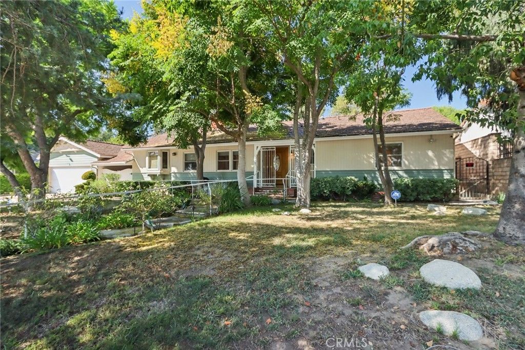 Photo of 11129 White Oak Ave, Granada Hills, CA 91344 (MLS # SR25231909)