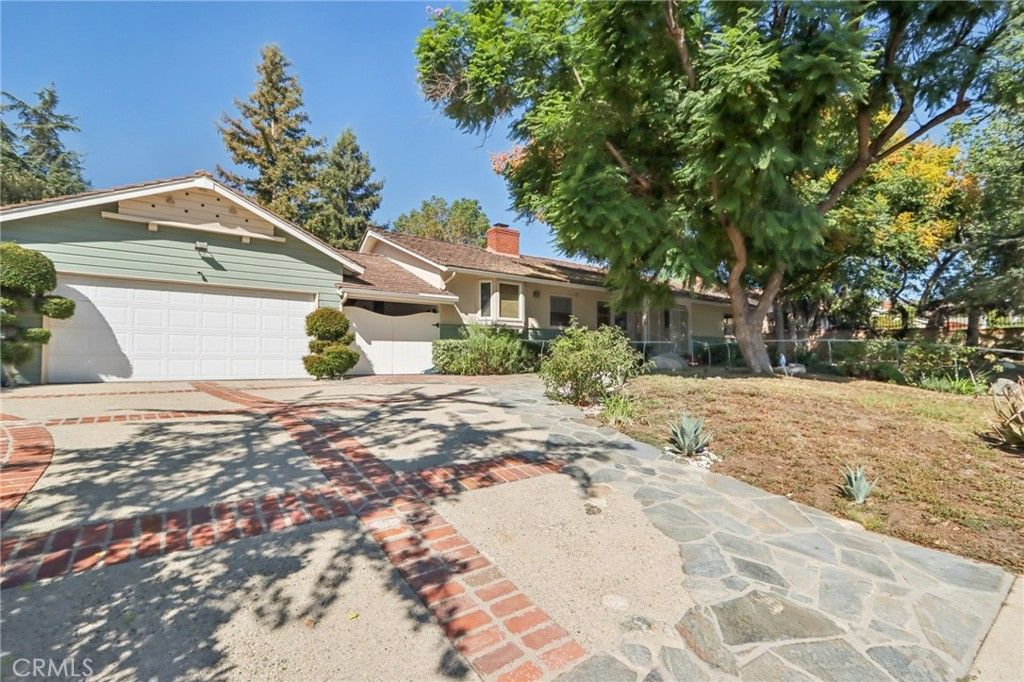 Photo of 11129 White Oak Ave, Granada Hills, CA 91344 (MLS # SR25231909)