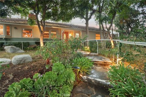 Photo of 11129 White Oak Ave, Granada Hills, CA 91344 (MLS # SR25231909)