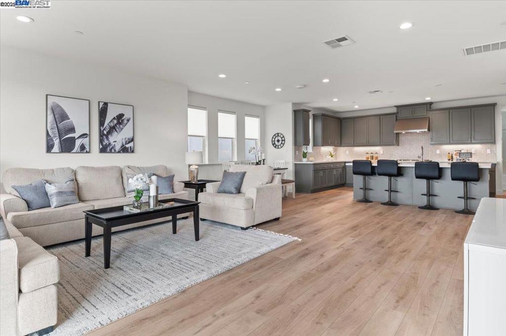 1194 Mateo Miller Cir