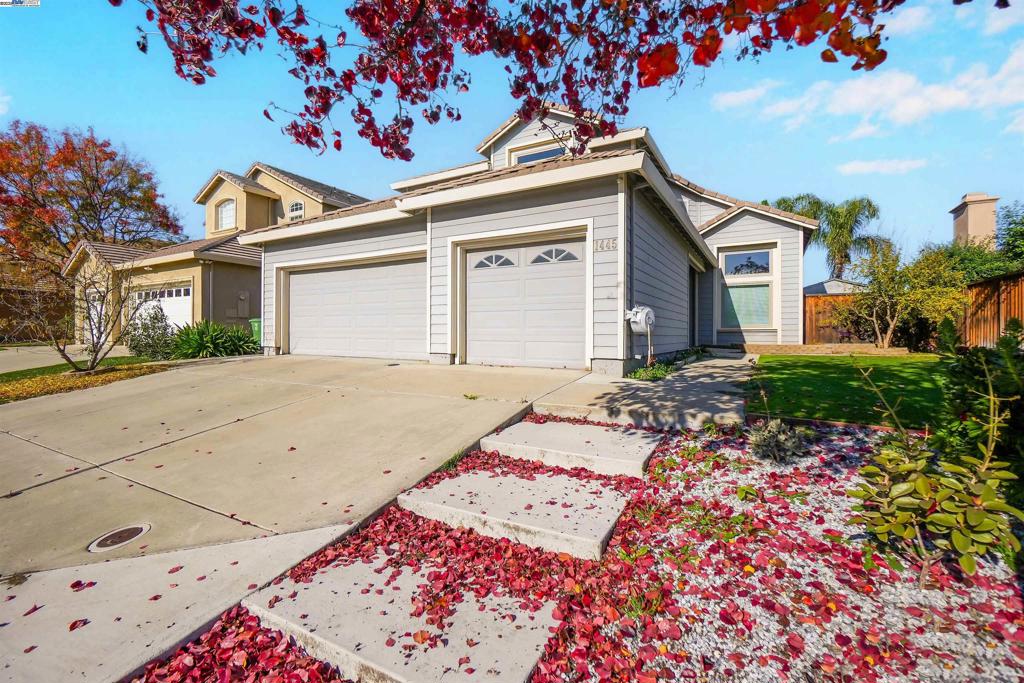 SYCAMORE VILLAGE - Residential