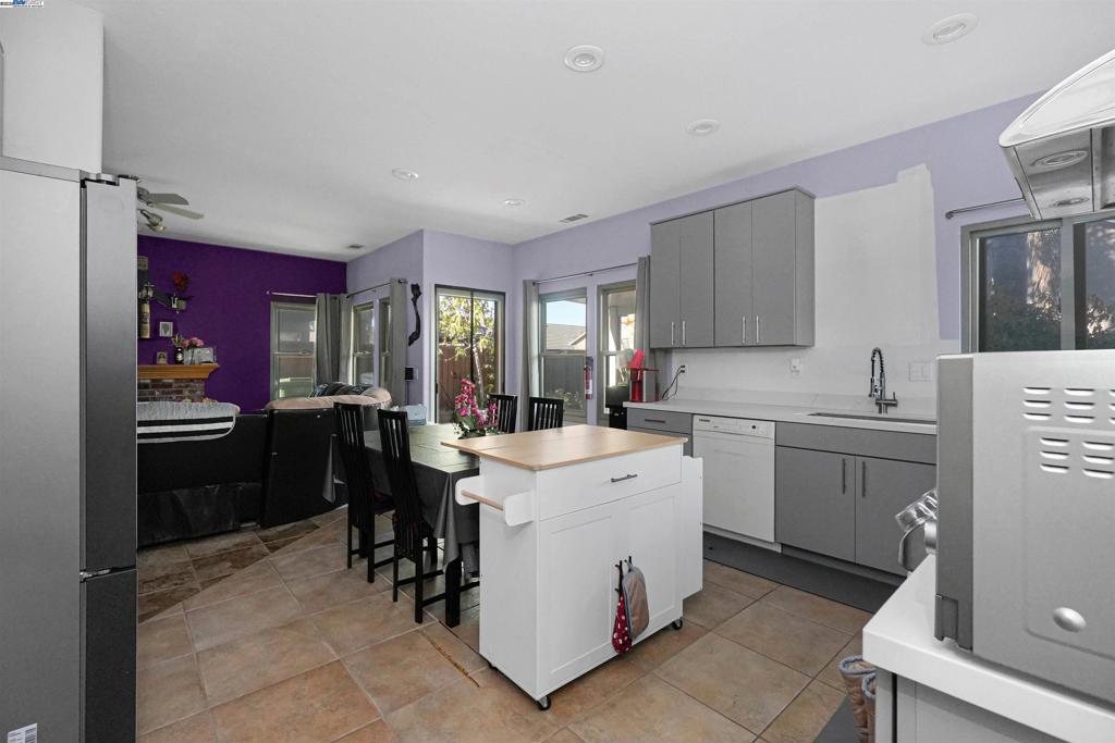 SYCAMORE VILLAGE - Residential