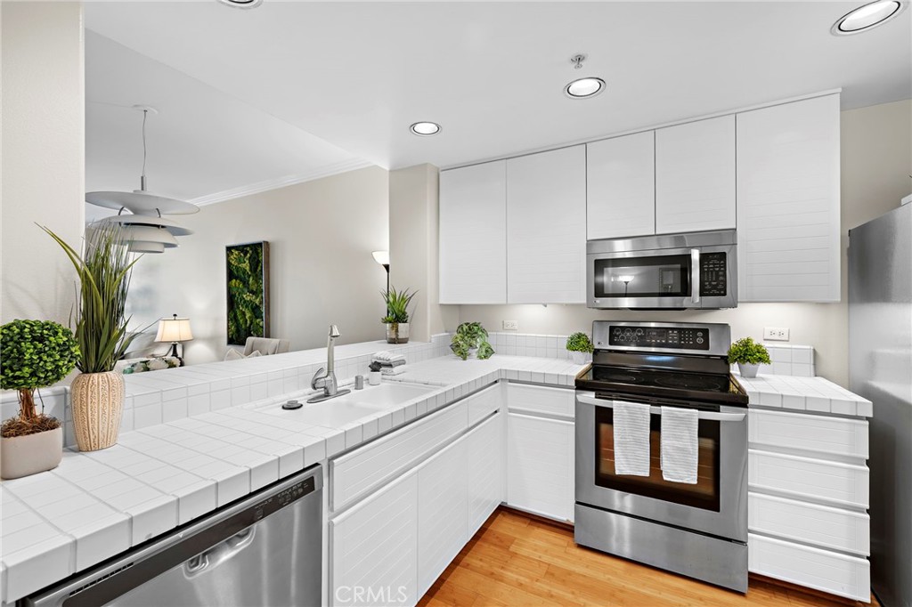 2243 Martin Street 310