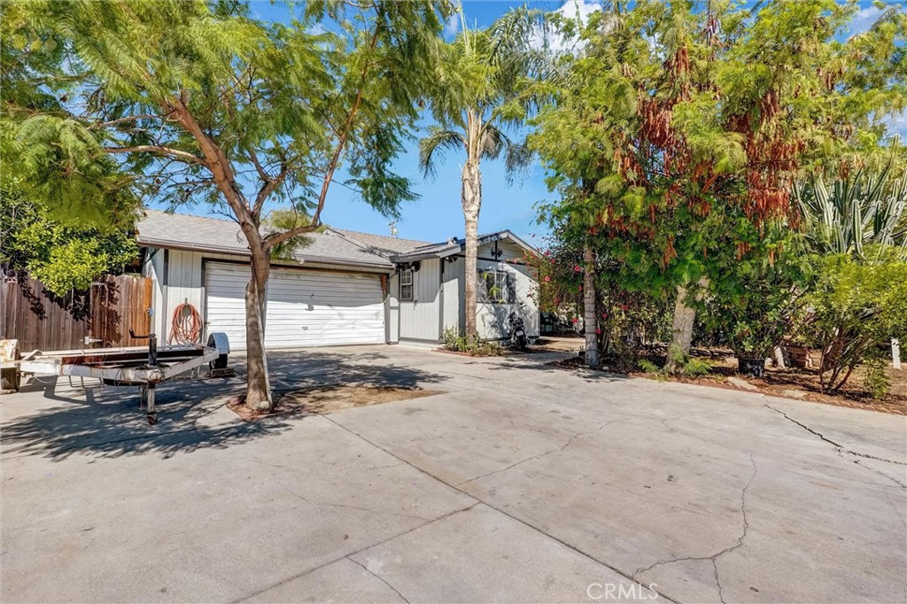 HOME IS LOCATED IN A GOOD AREA IN THE CITY OF SAN FERNANDO. THIS HOME FEATURES 3 BEDROOMS, 2 BATHS, BACK YARD HAS A COVERED PATIO. PROPERTY ISON A HUGE LOT WITH LOTS OF POTENTIAL. LOTS OF FRUIT TREES THROUGHOUT THE FRONT AND BACK YARD.