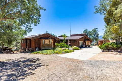 24087 Clover Spring Rd, Tehachapi, CA 93561 - MLS#: HD26129464