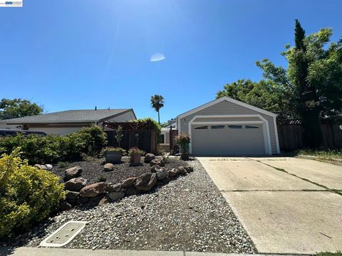 Photo of 3225 ISLEWOOD CT, Antioch, CA 94531 (MLS # 41134827)