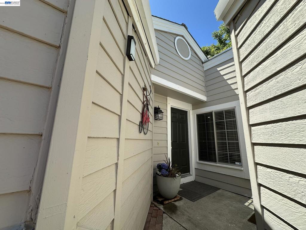 3225 ISLEWOOD CT