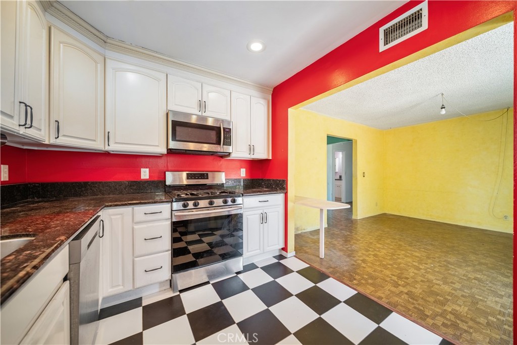 3357 W Olinda