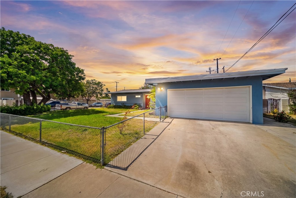 3357 W Olinda