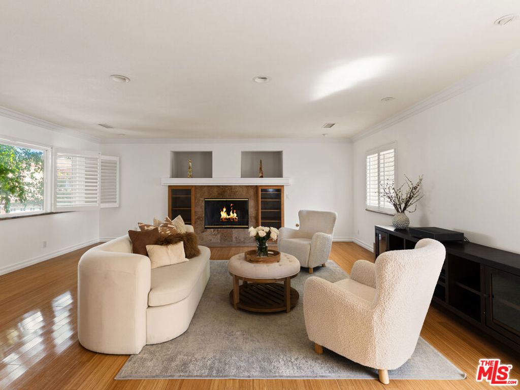 Photo of 22780 Macfarlane Drive, Woodland Hills, CA 91364 (MLS # 26712581)