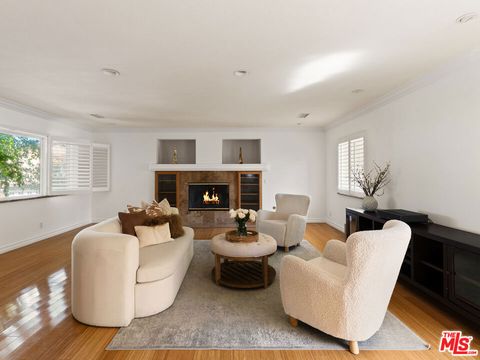 Photo of 22780 Macfarlane Drive, Woodland Hills, CA 91364 (MLS # 26712581)