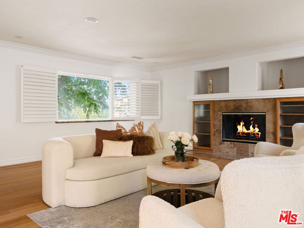 Photo of 22780 Macfarlane Drive, Woodland Hills, CA 91364 (MLS # 26712581)