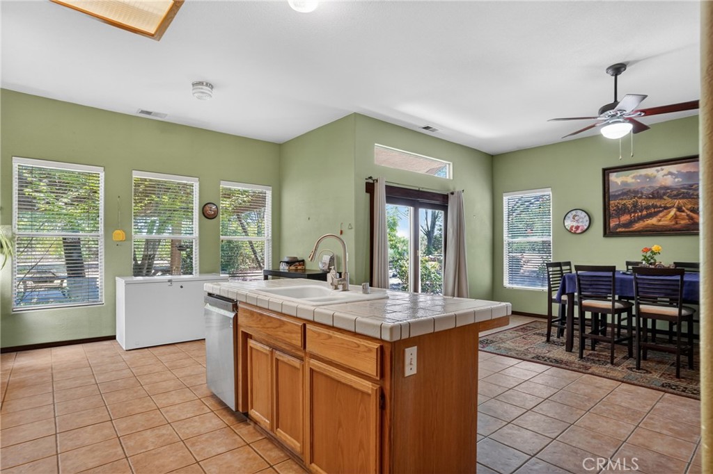 5696 Loma Real
