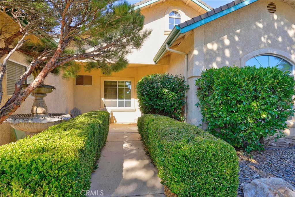 5696 Loma Real