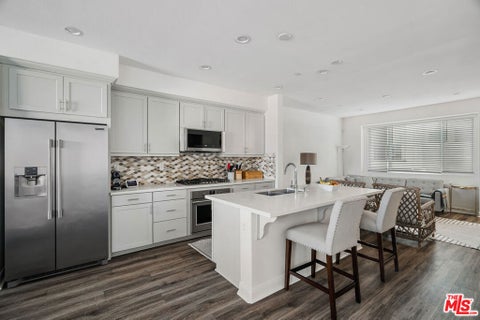 Photo of 592 E Imperial Avenue, El Segundo, CA 90245 (MLS # 26850619)