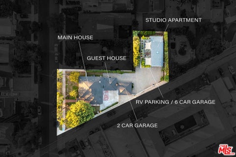 Photo of 124 N Naomi Street, Burbank, CA 91505 (MLS # 26996777)