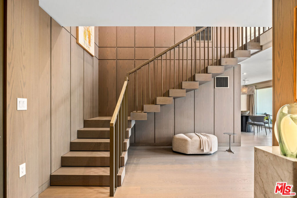 2025 Avenue Of The Stars 1210