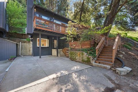 Photo of 6600 Heather Ridge Way, Oakland, CA 94611 (MLS # 41128008)