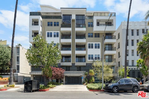 Photo of 520 S Kingsley Drive #PH1, Los Angeles, CA 90020 (MLS # 26987997)
