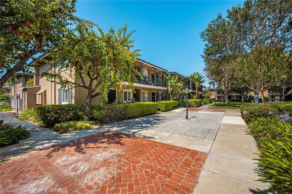 660 S Glassell 44