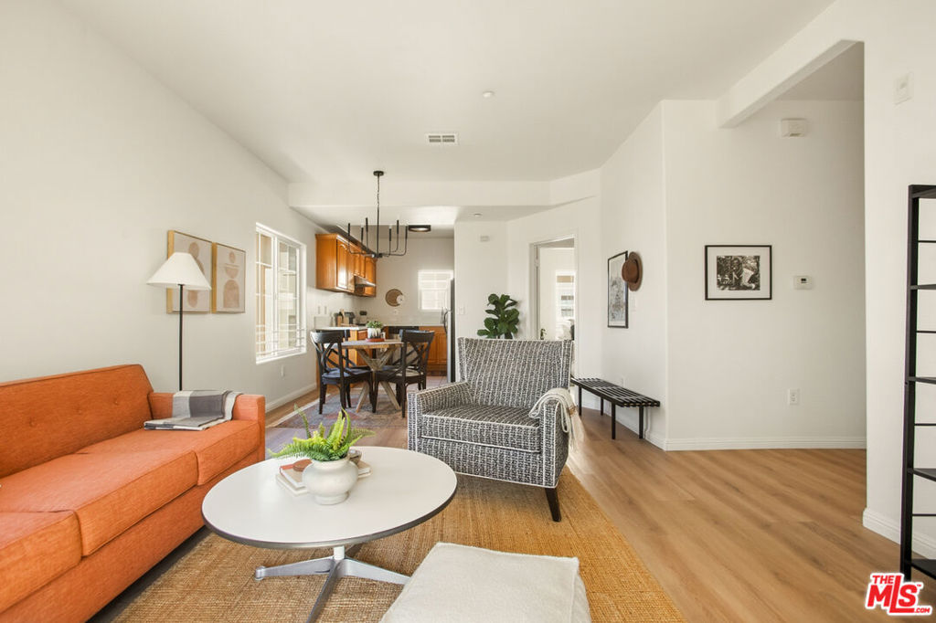 3711 Baldwin Street 1401