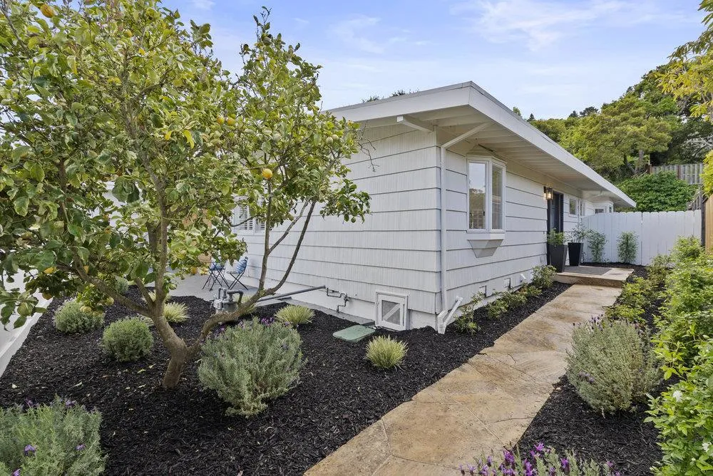 Belvedere, California 94920, United States, 3 Bedrooms Bedrooms, ,3 BathroomsBathrooms,Residential,Active,222133