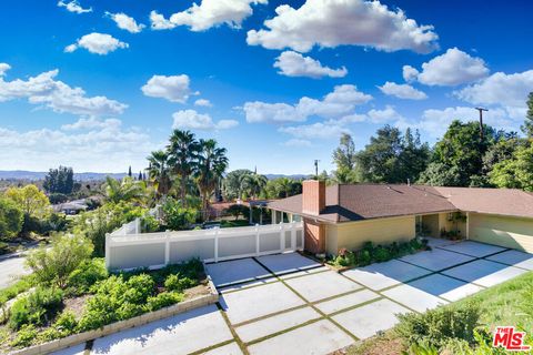 Tiny photo for 8479 Moorcroft Avenue, West Hills, CA 91304 (MLS # 26640303)