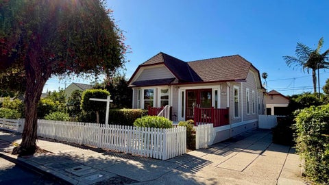 Tiny photo for 293 Jordan Avenue, Ventura, CA 93001 (MLS # NDP2609905)