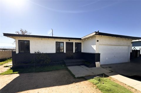 Photo of 1866 E Avenue Q11, Palmdale, CA 93550 (MLS # SR26072394)