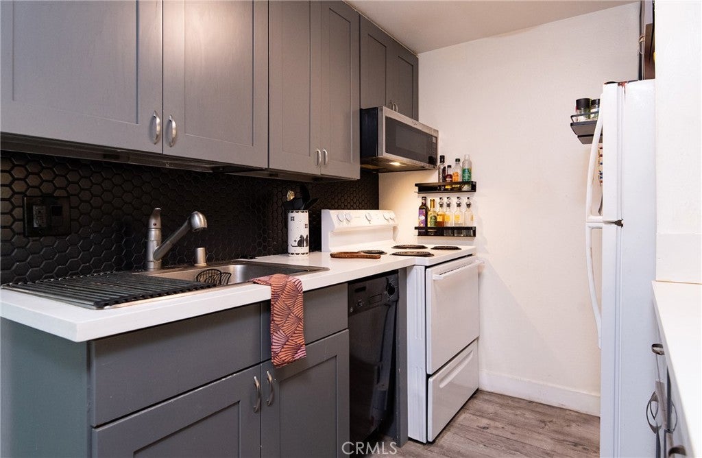 225 W 6th 405