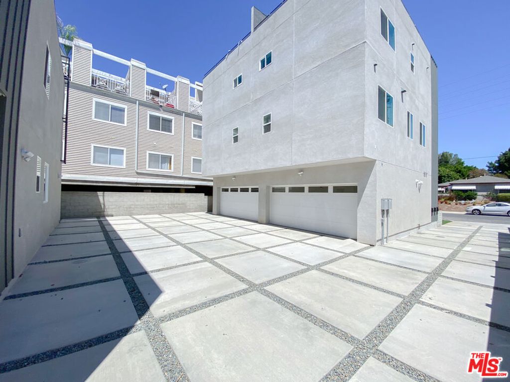 Photo of 6754 W 86th Place, Los Angeles, CA 90045 (MLS # 25618205)
