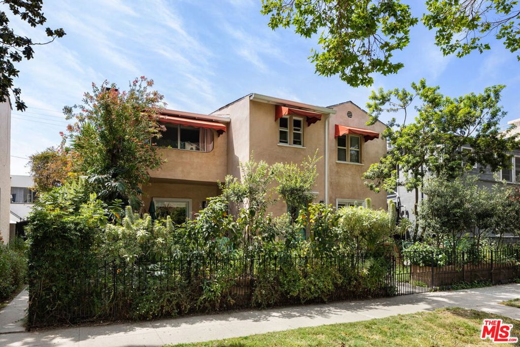 Photo of 251 N Swall Drive, Beverly Hills, CA 90211 (MLS # 26985979)